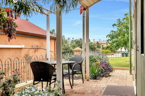 Time And Tide Beach Cottage On The Esplanade - Geraldton Accommodation 1