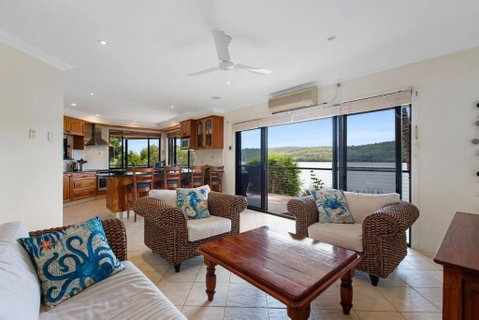 Waterfront, Deep Water Pontoon, Views To Straddie - Geraldton Accommodation 1