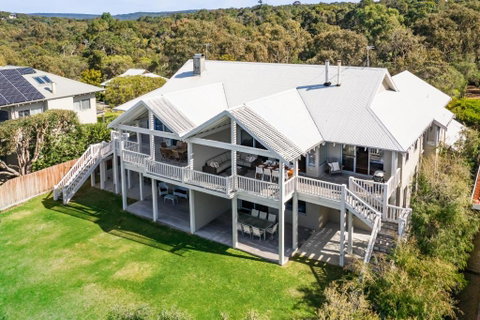 WATERFRONT - Geraldton Accommodation 1