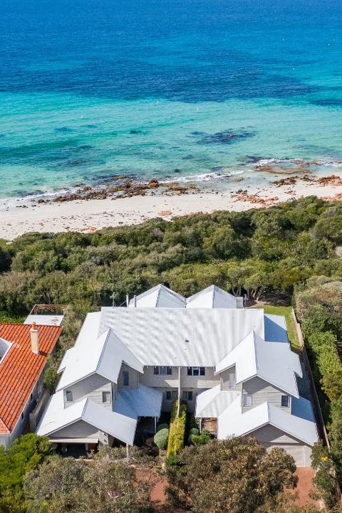 WATERFRONT - Geraldton Accommodation 0