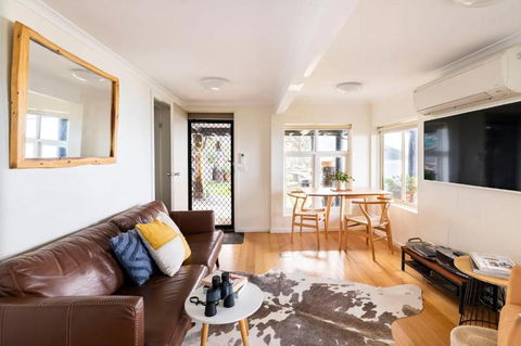 Y Vue - Beachside Apartment With Ocean Views - Geraldton Accommodation 1