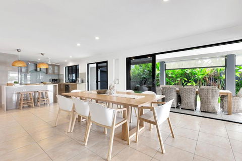 YALLA24-Luxury Resort Style Home - Geraldton Accommodation 3