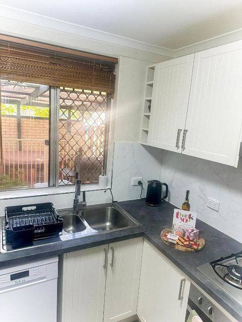 Queen Of The Desert Villa Secure & Gated 2 Bdrm Home - Geraldton Accommodation 2