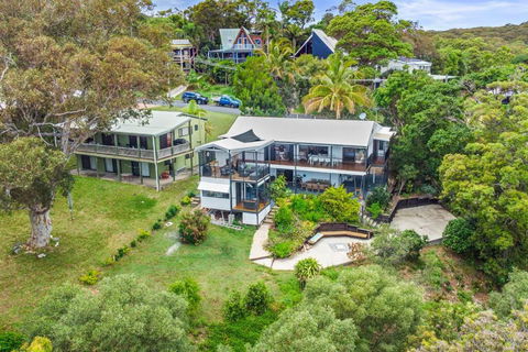 YARABIN - Luxury Home With Ocean Views - Geraldton Accommodation 2