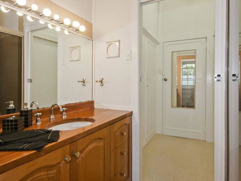 York Cottage. A Country Retreat In Burradoo. - Geraldton Accommodation 2