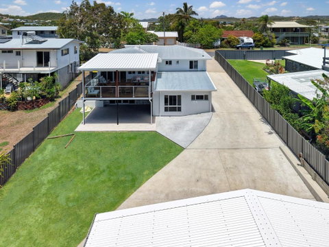 Zilzie Beach House - Geraldton Accommodation 0