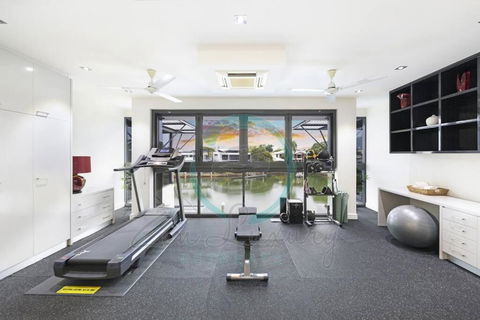 ZenLux: 4BR Bayview Mansion Infinity Pool + Cinema - Geraldton Accommodation 2