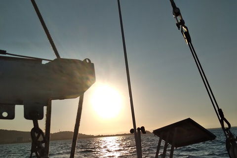 Townsville Small Group Early Morning Sailing Cruise Boat Tour Charter Hire - Geraldton Accommodation 5